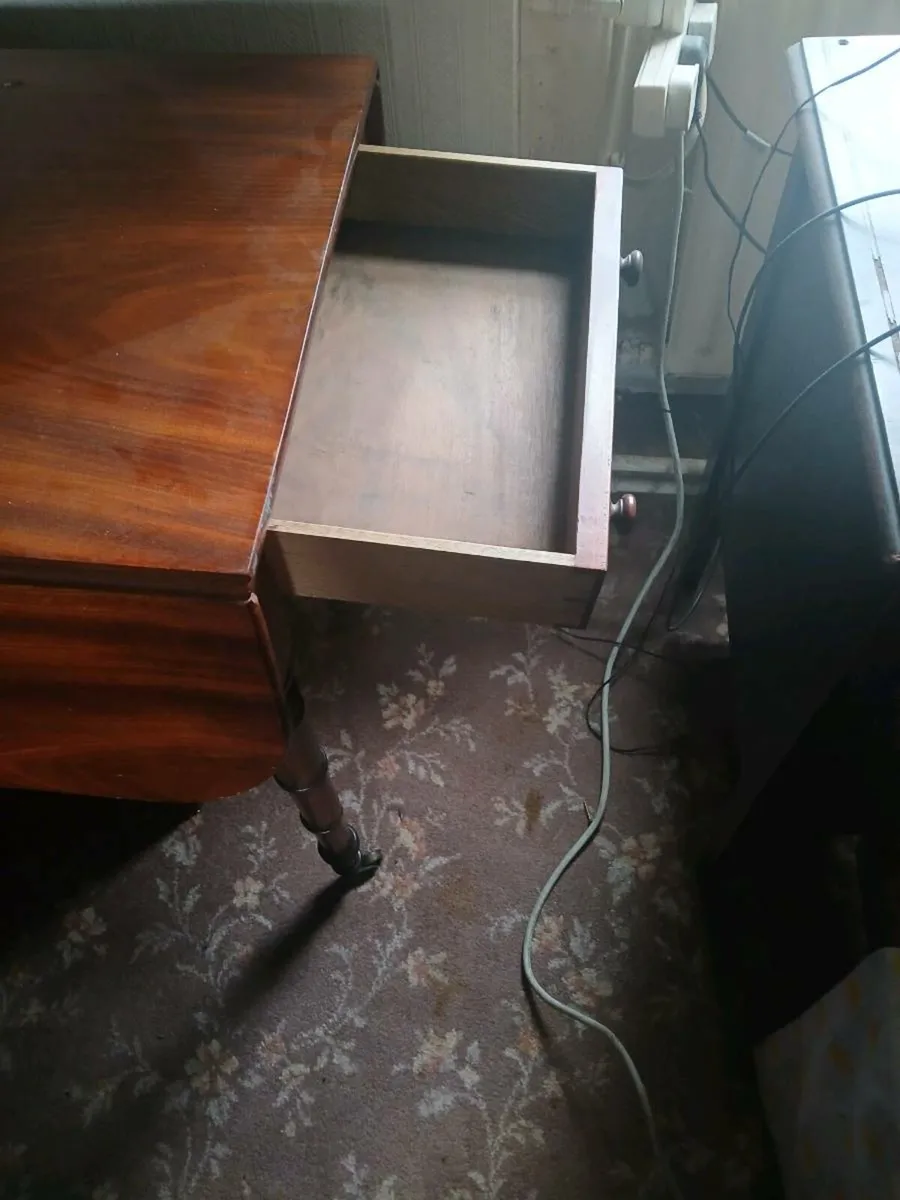 Pembroke table - Image 2