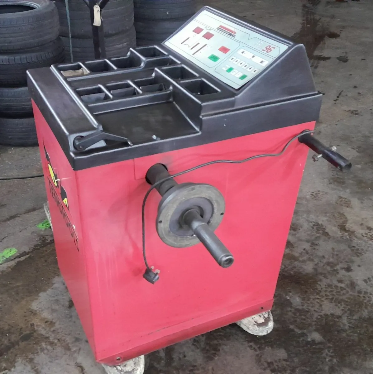 SBM 96 wheel balancer - Image 2