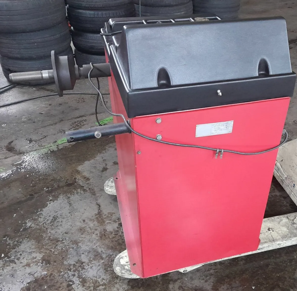 SBM 96 wheel balancer - Image 3