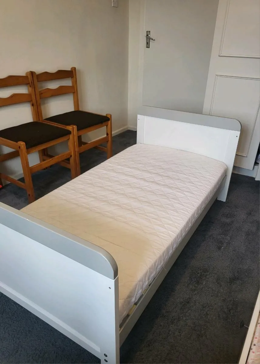 Toddler bed - Image 1