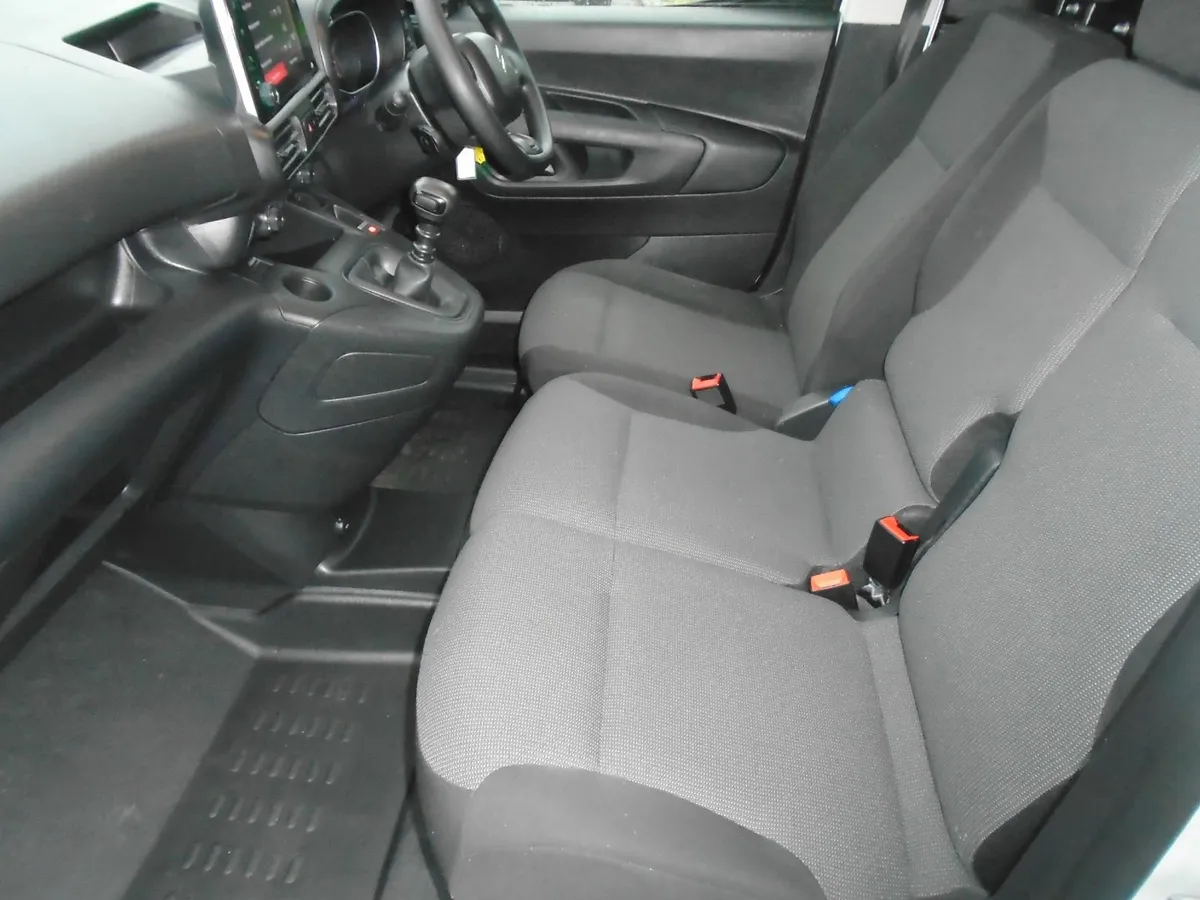 2023 Citroen Berlingo ENTERPRISE 100HP. - Image 4