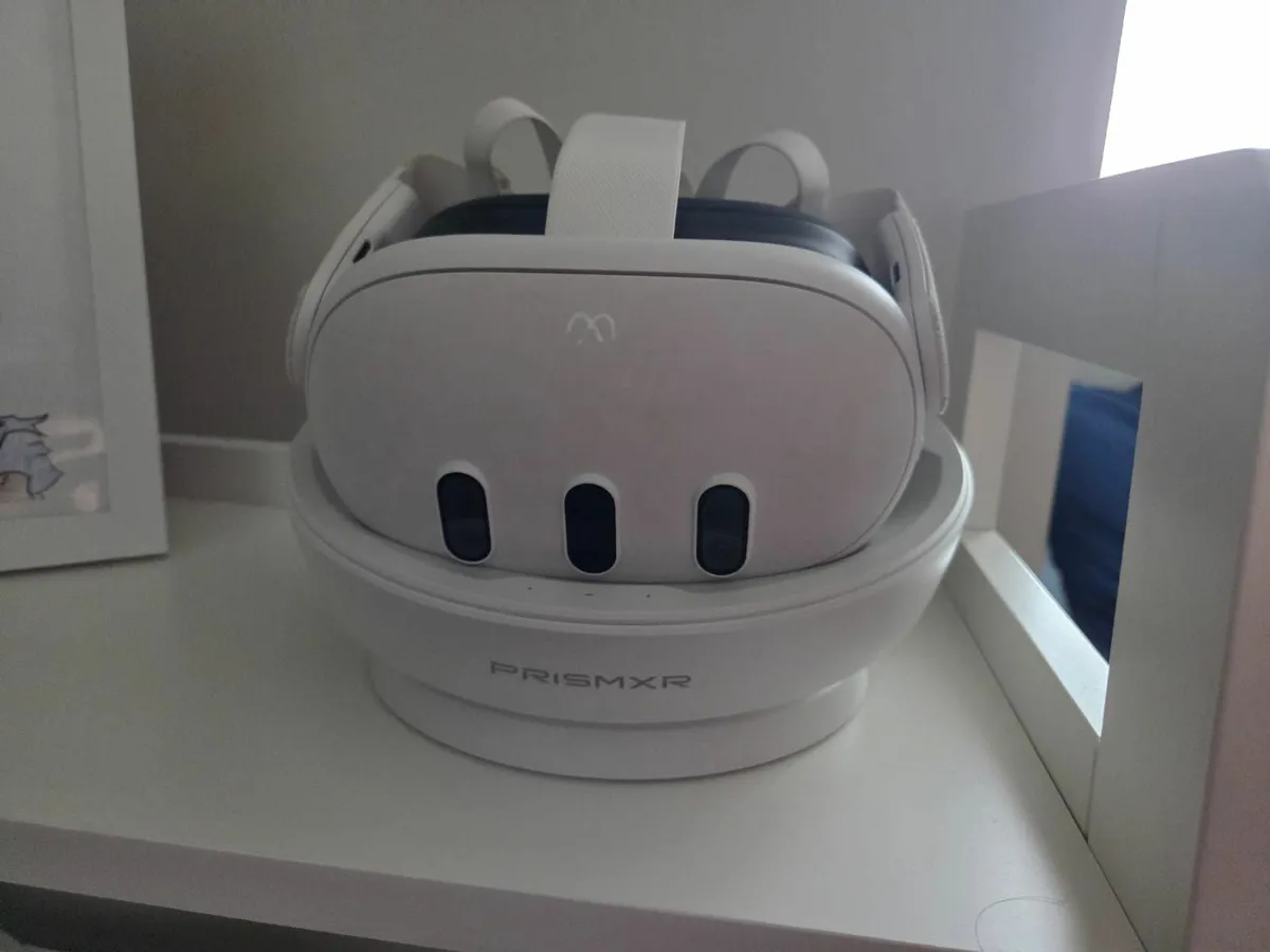 Meta Quest 3 512gb + Magnetic Charging Doc - Image 1