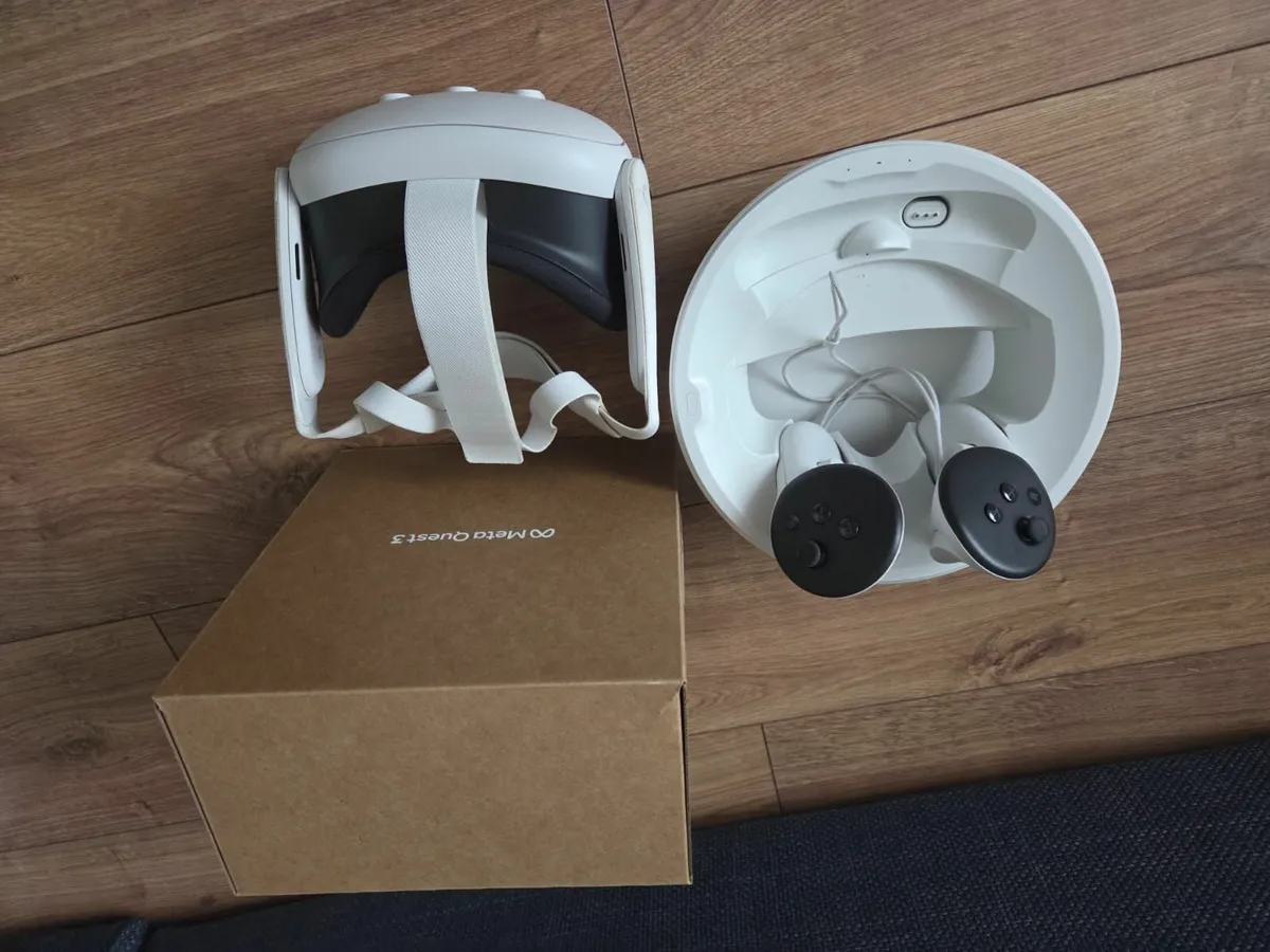 Meta Quest 3 512gb + Magnetic Charging Doc - Image 2