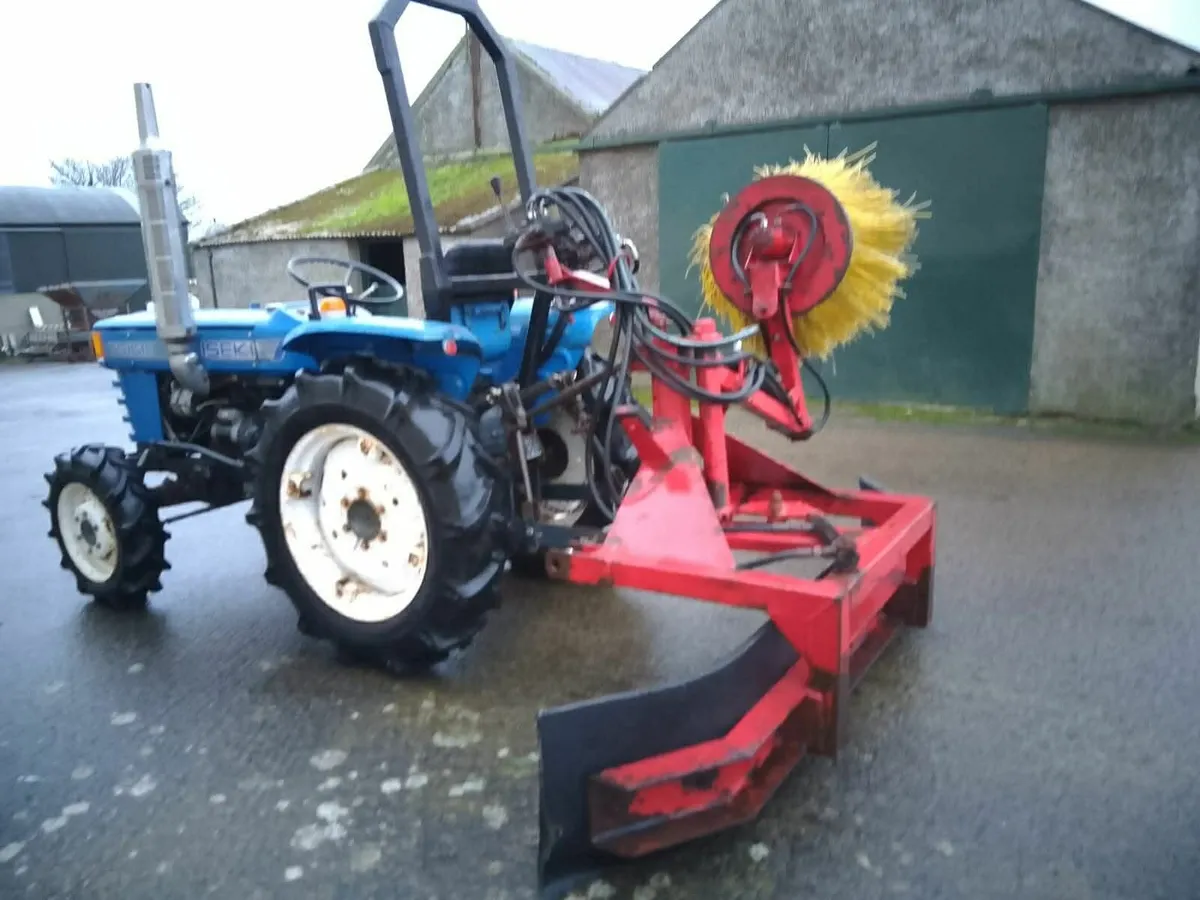 Yard Scraper Cubicle Brushes + small tractor - Image 2