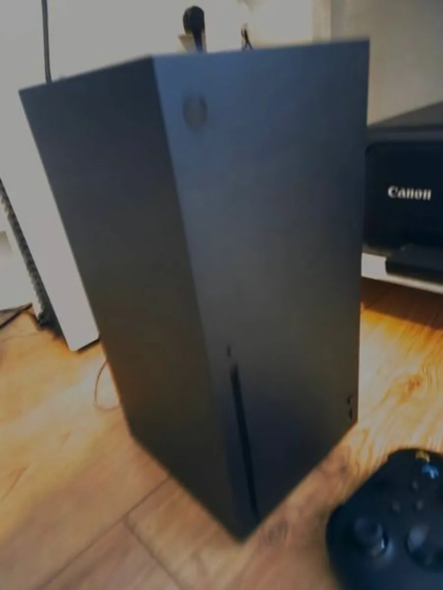 Xbox Series X 1 TB + 1 Controller - Image 1