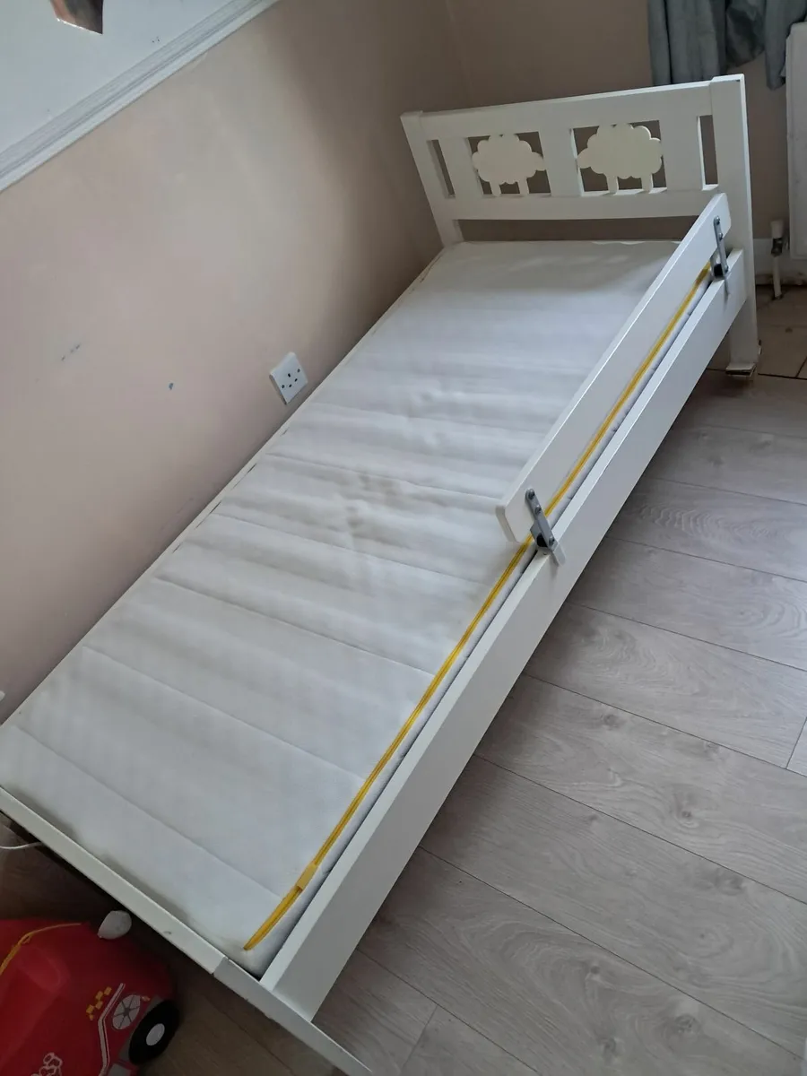 Toddler bed - Image 1