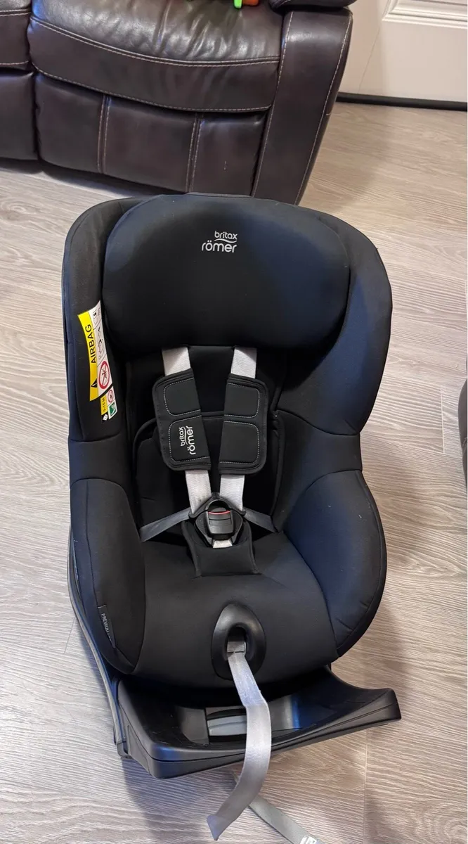 Britax Romer Dualfix i-Size 360 Spin Car Seat €160 - Image 1