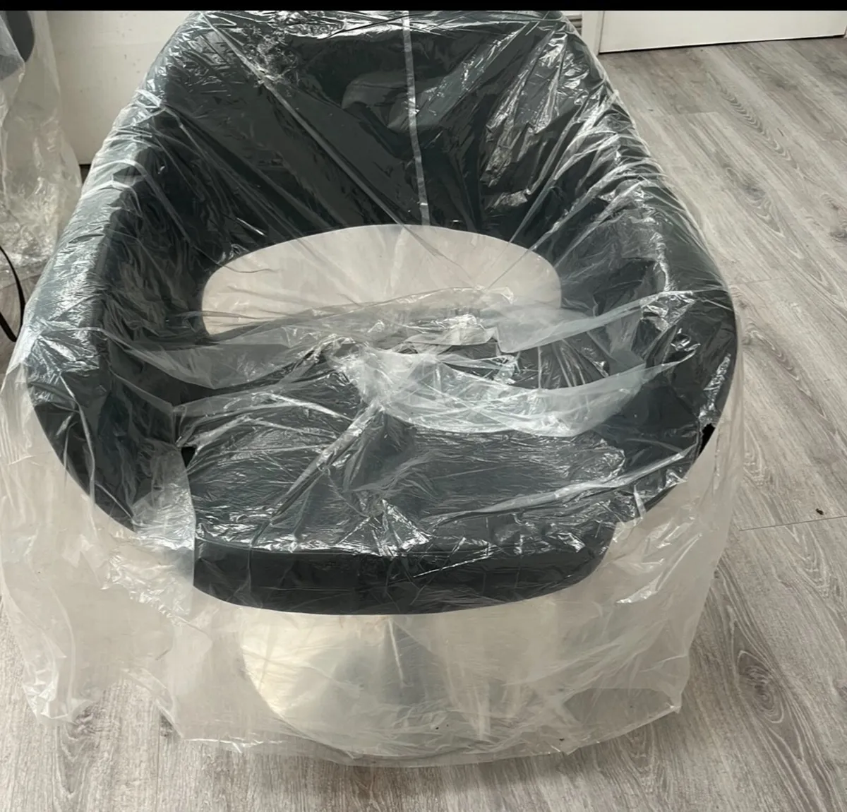 Salon furniture - Image 4