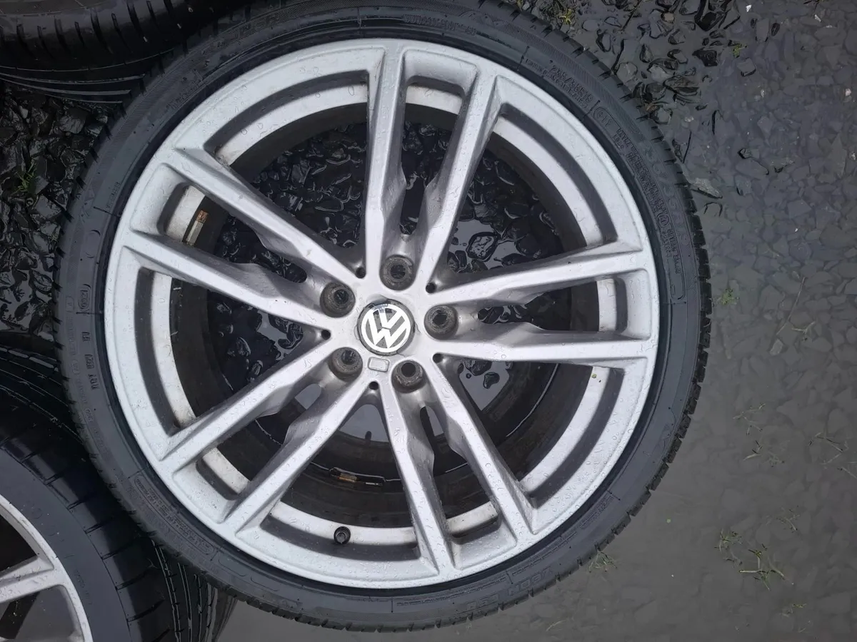 19" Vw Alloys with tyres - Image 4