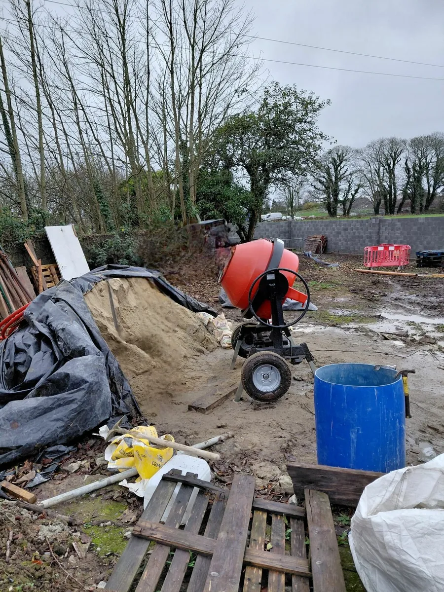 Cement mixer - Image 1
