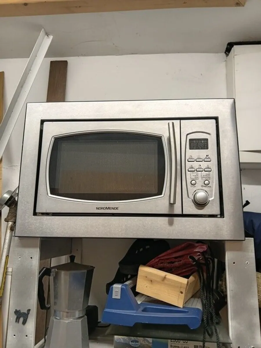 Microwave and grill - Image 1