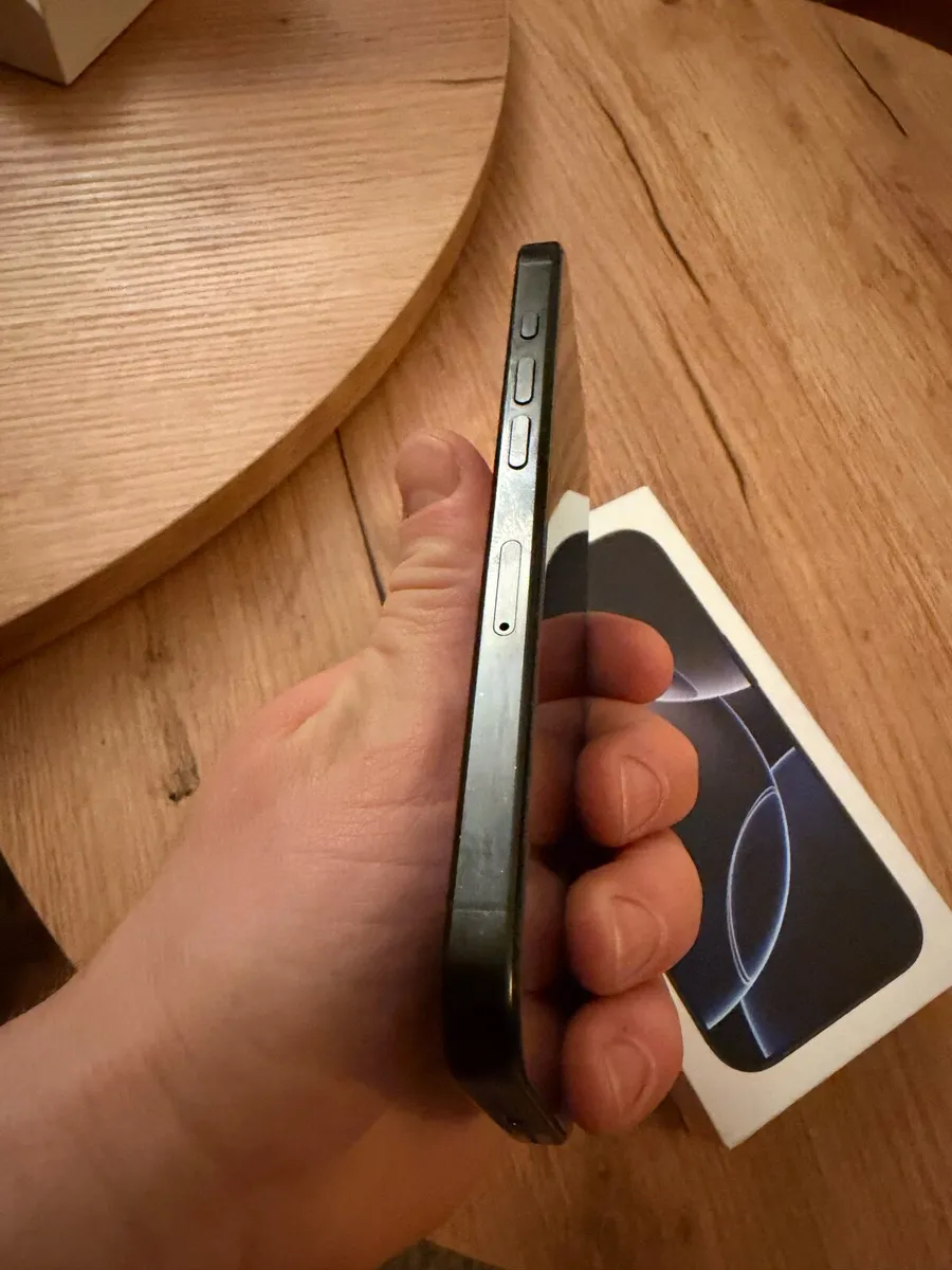 iPhone 16 pro - Image 3