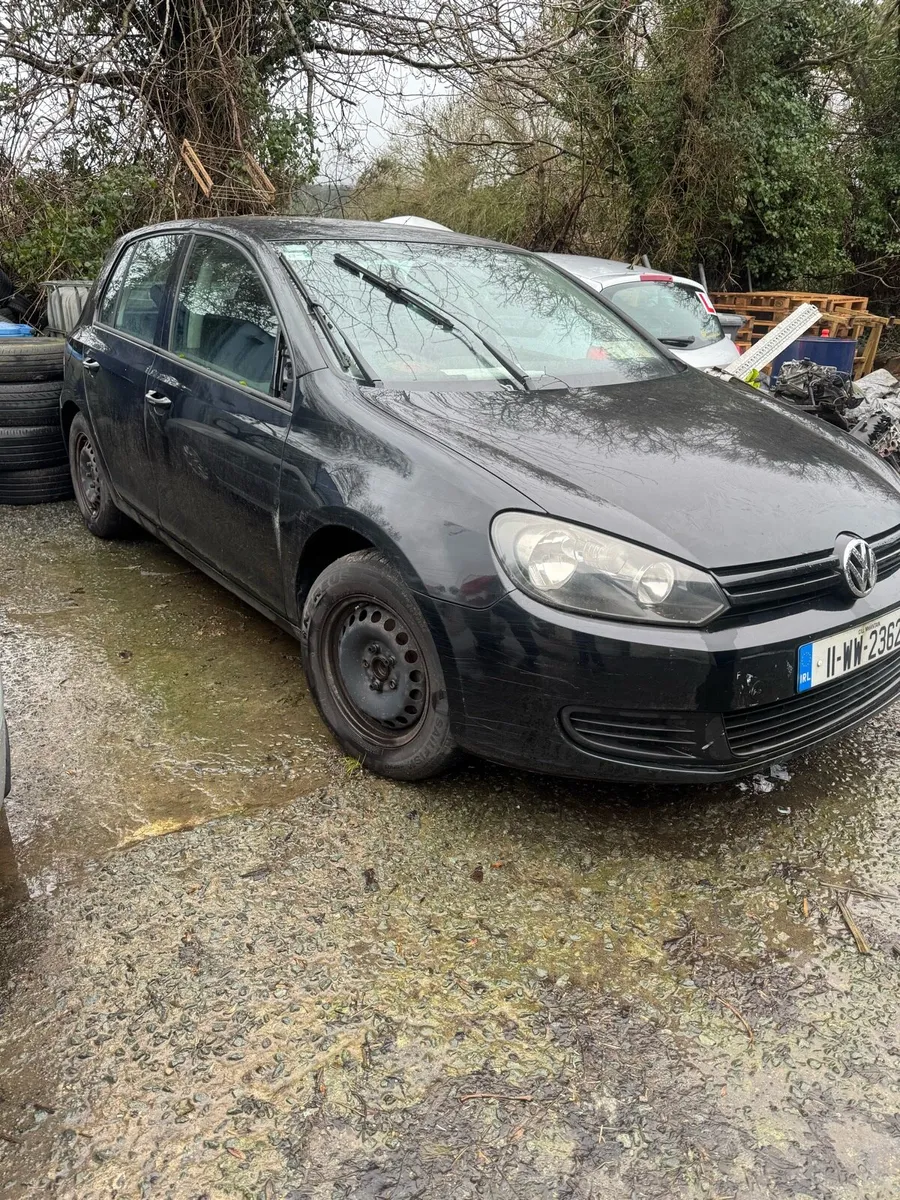 2011 Vw golf 1.6 tdi for parts or repair - Image 3