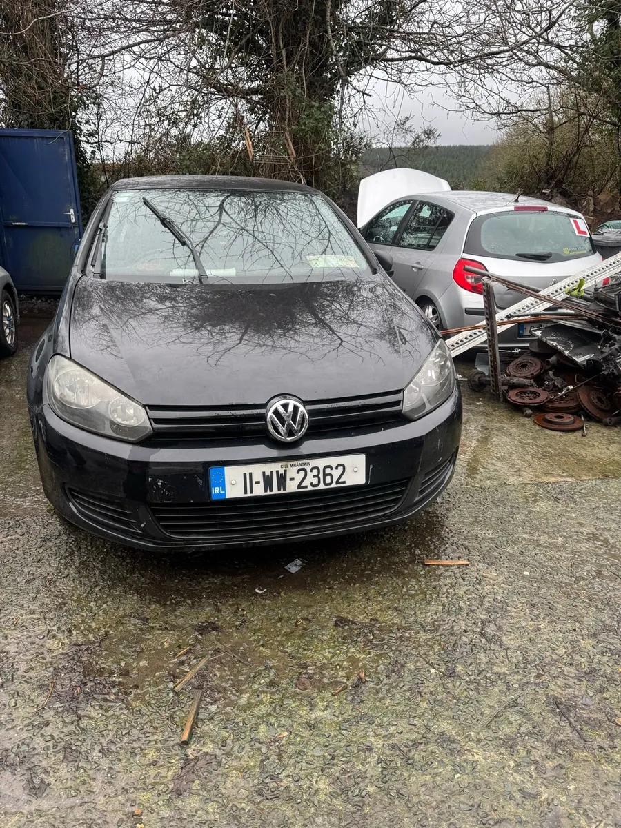 2011 Vw golf 1.6 tdi for parts or repair - Image 2