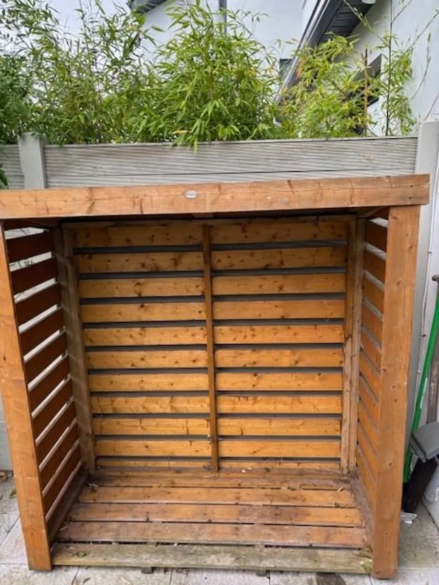 Solid Timber Log Store  Excellent Condition - Image 3