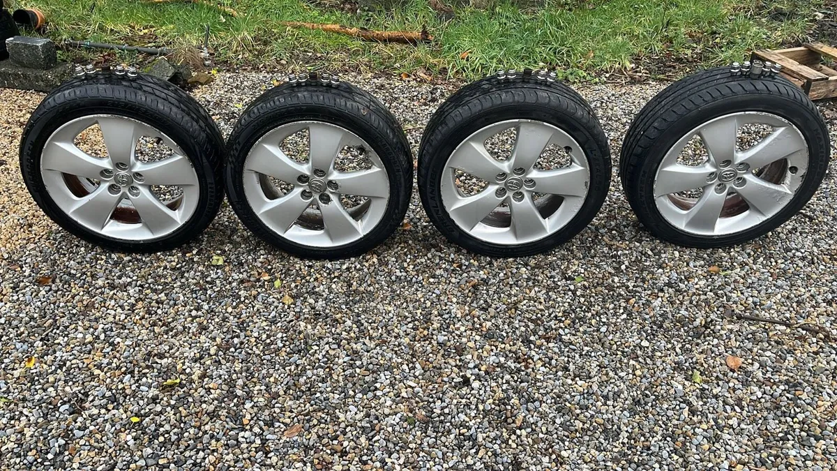 Toyota alloys 17inch - Image 1