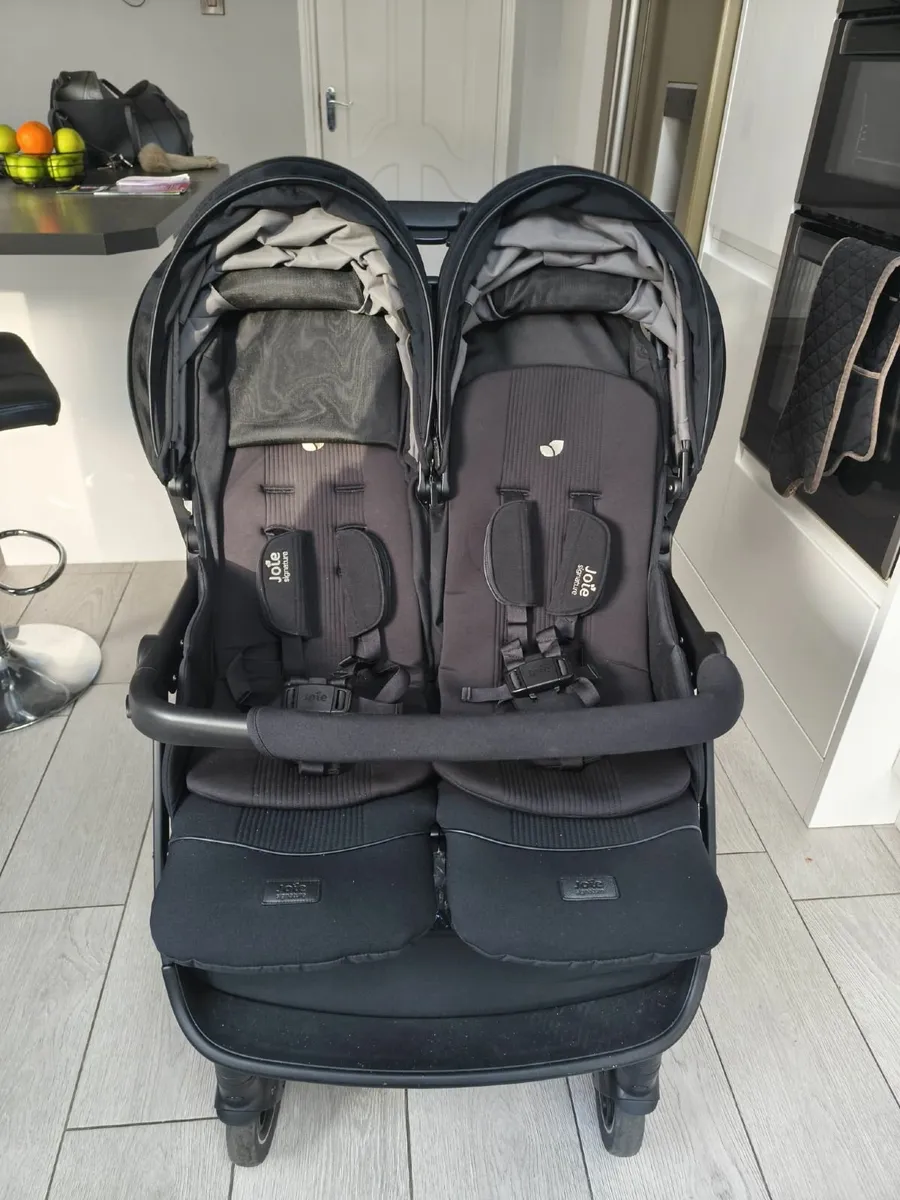 Joie Signature twin pram - Image 1