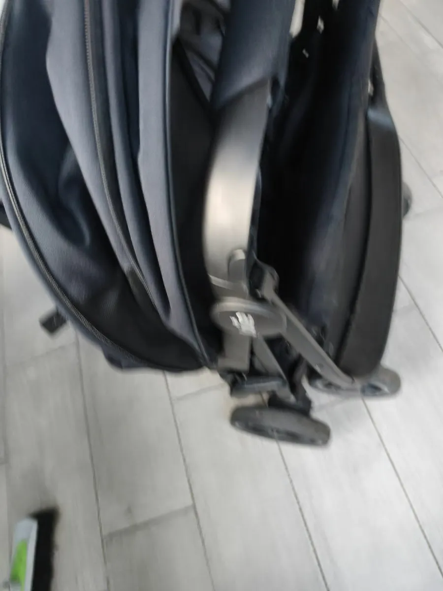 Joie Signature twin pram - Image 3