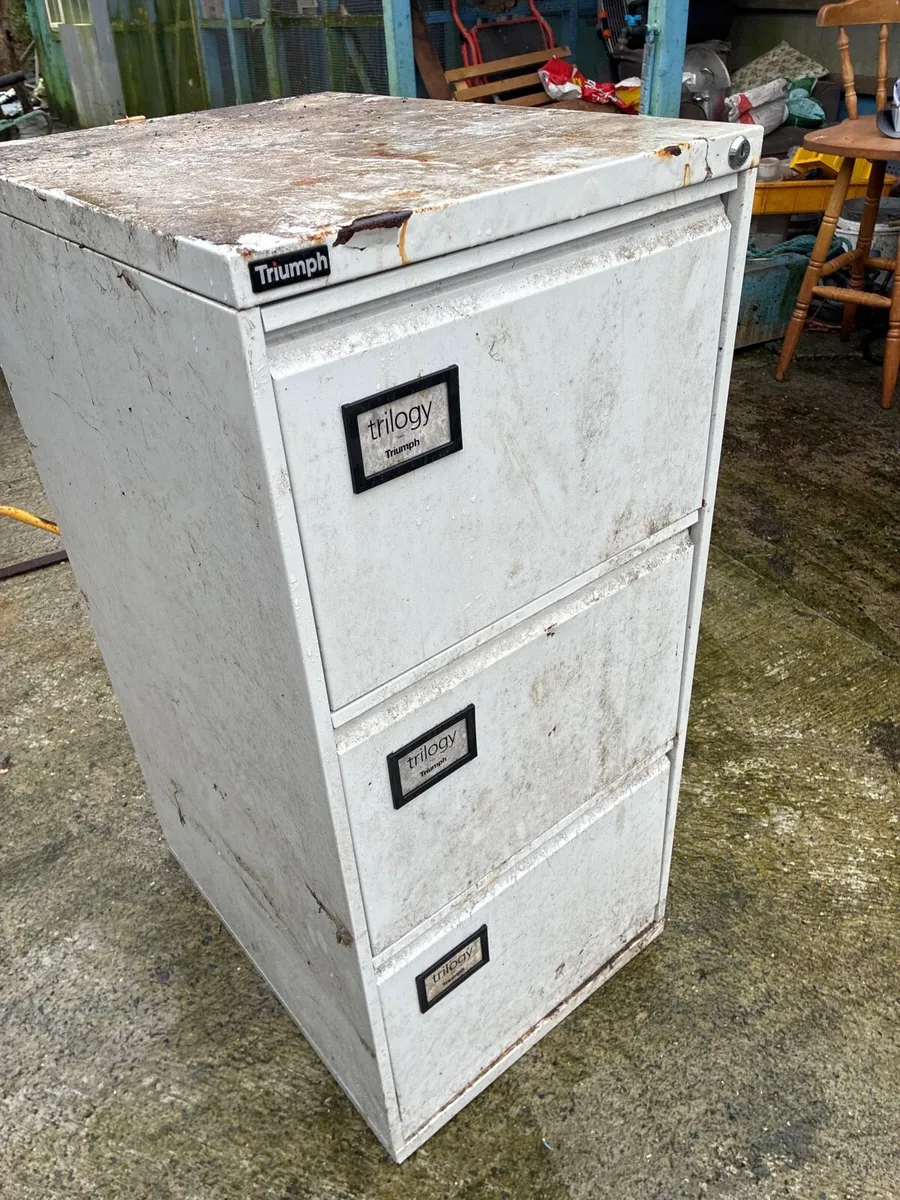 Metal cabinet - Image 1