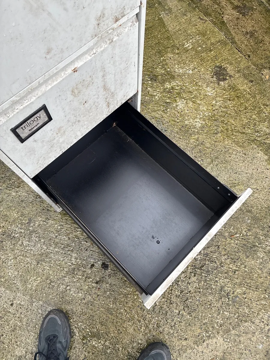 Metal cabinet - Image 4