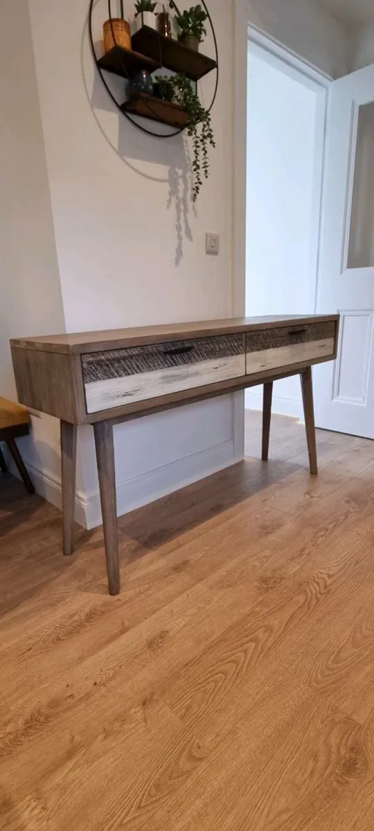 Console table - Image 1