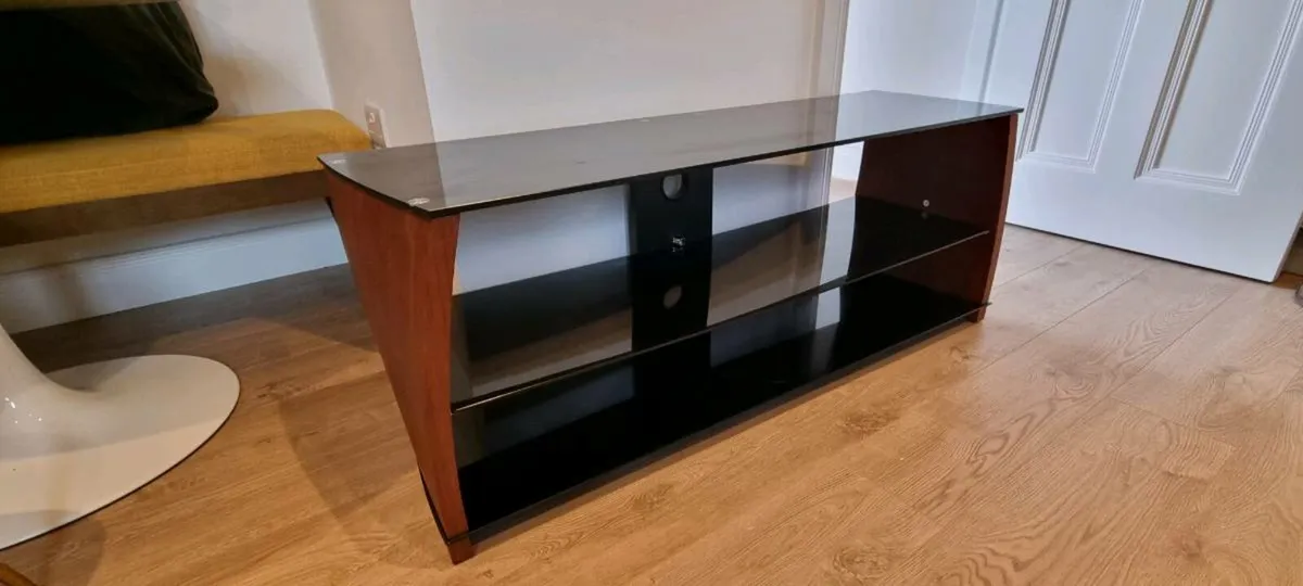 TV stand - Image 1