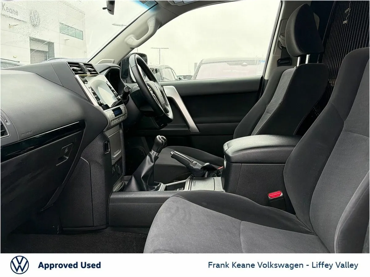 Toyota Land Cruiser LWB COMMERCIAL *WHITE* *€43,49 - Image 4