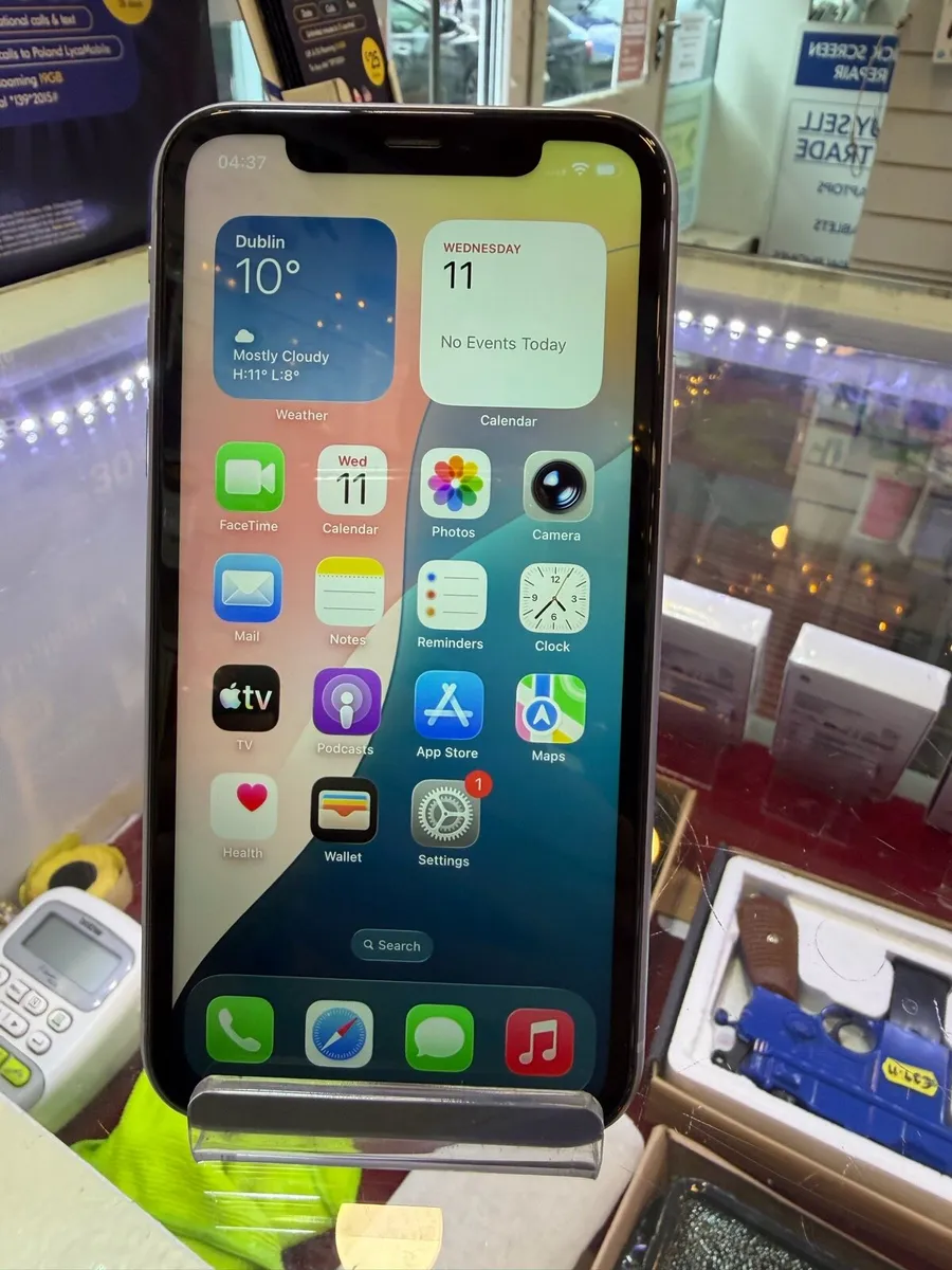 iPhone 11 unlocked - Image 1