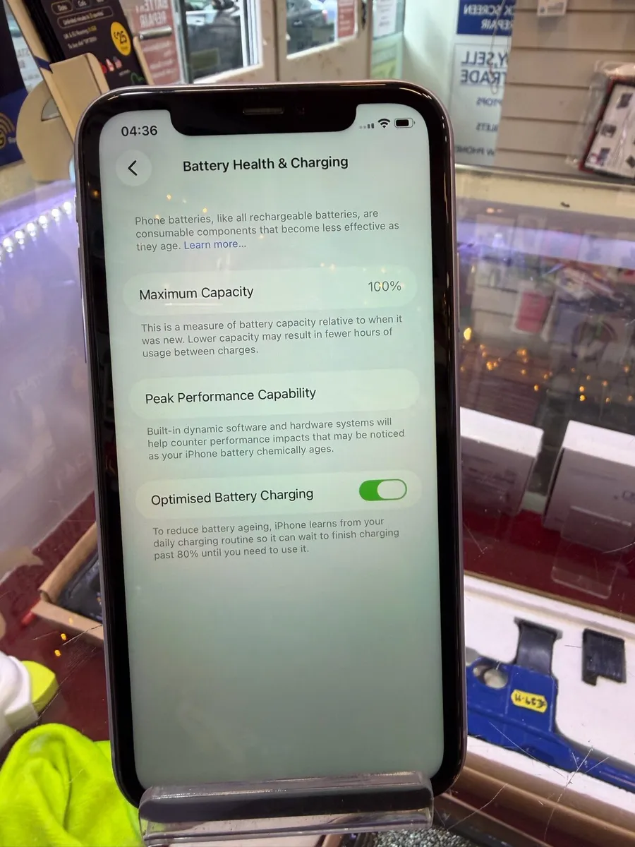 iPhone 11 unlocked - Image 2