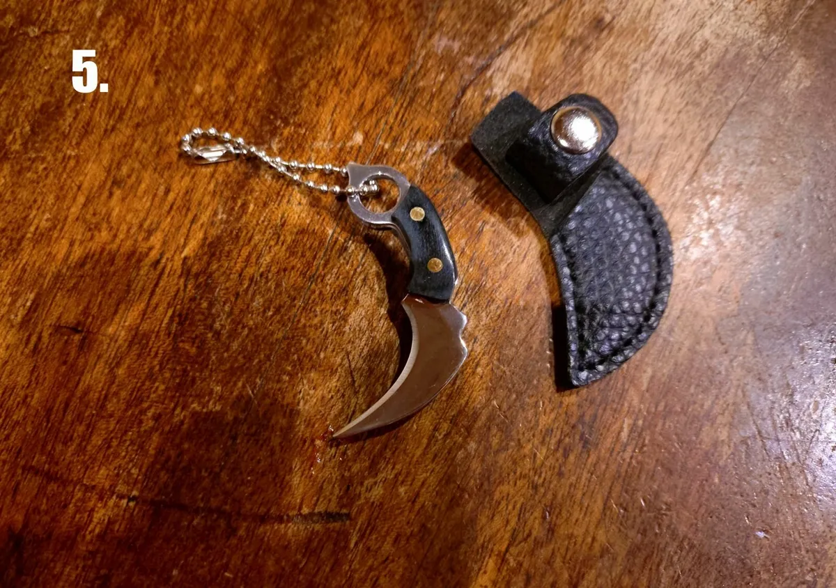 CUTE MINI KEYRING KNIVES (BRAND NEW). - Image 4