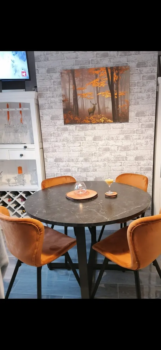 Kitchen table and chairs - Image 3