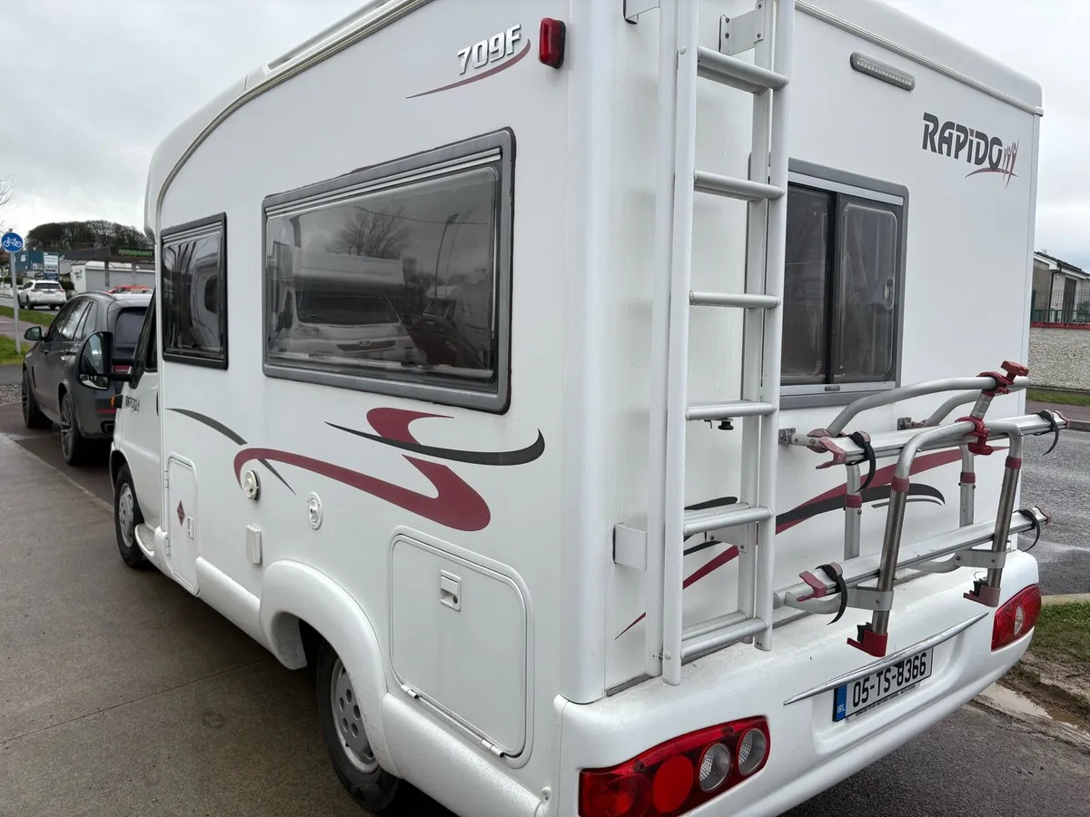 05 Rapido 709F 2berth fixed bed in rear As new! - Image 3