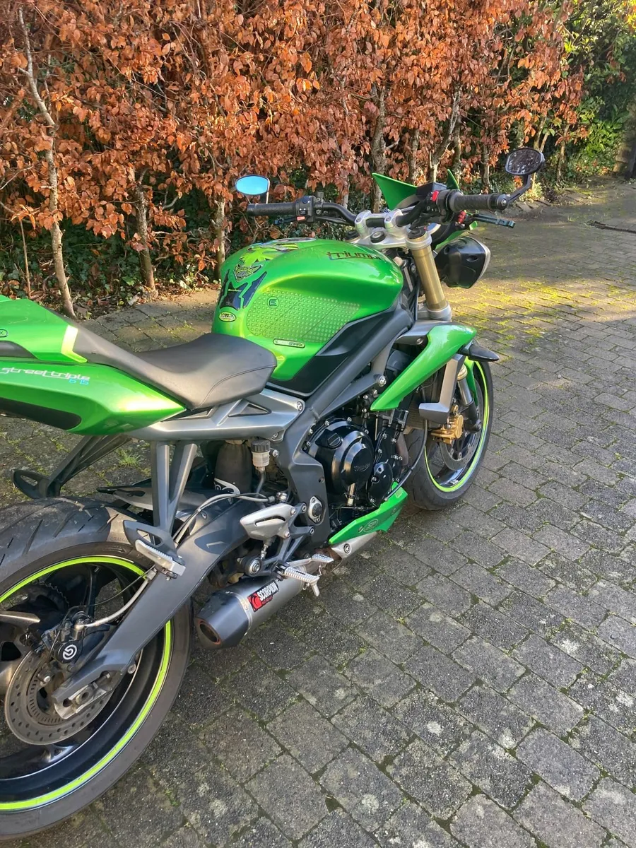 Triumph Street Triple 675  - 2014 - Image 4