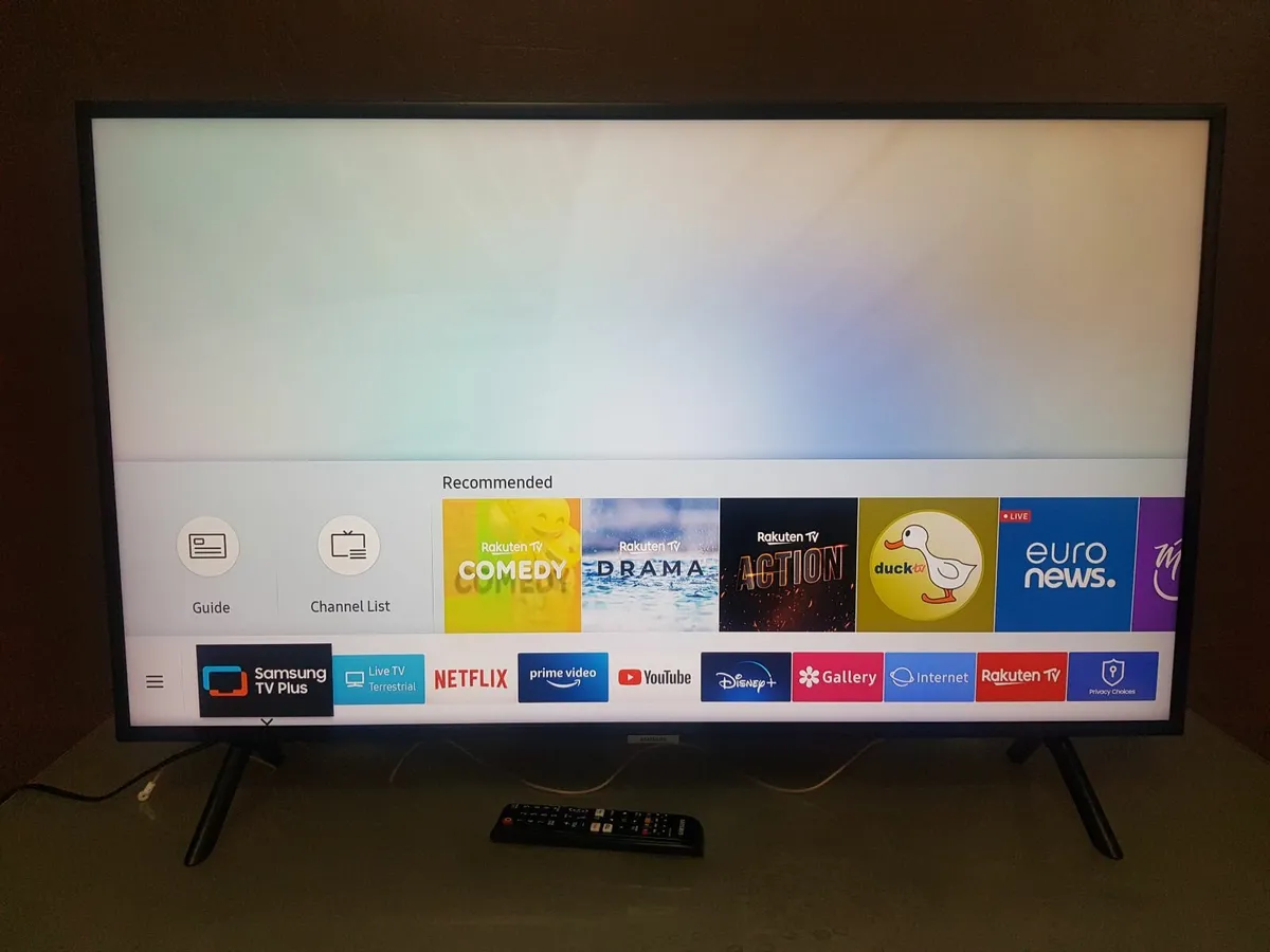 43" Samsung 4K Certified Ultra HD HDR Smart LED TV - Image 2