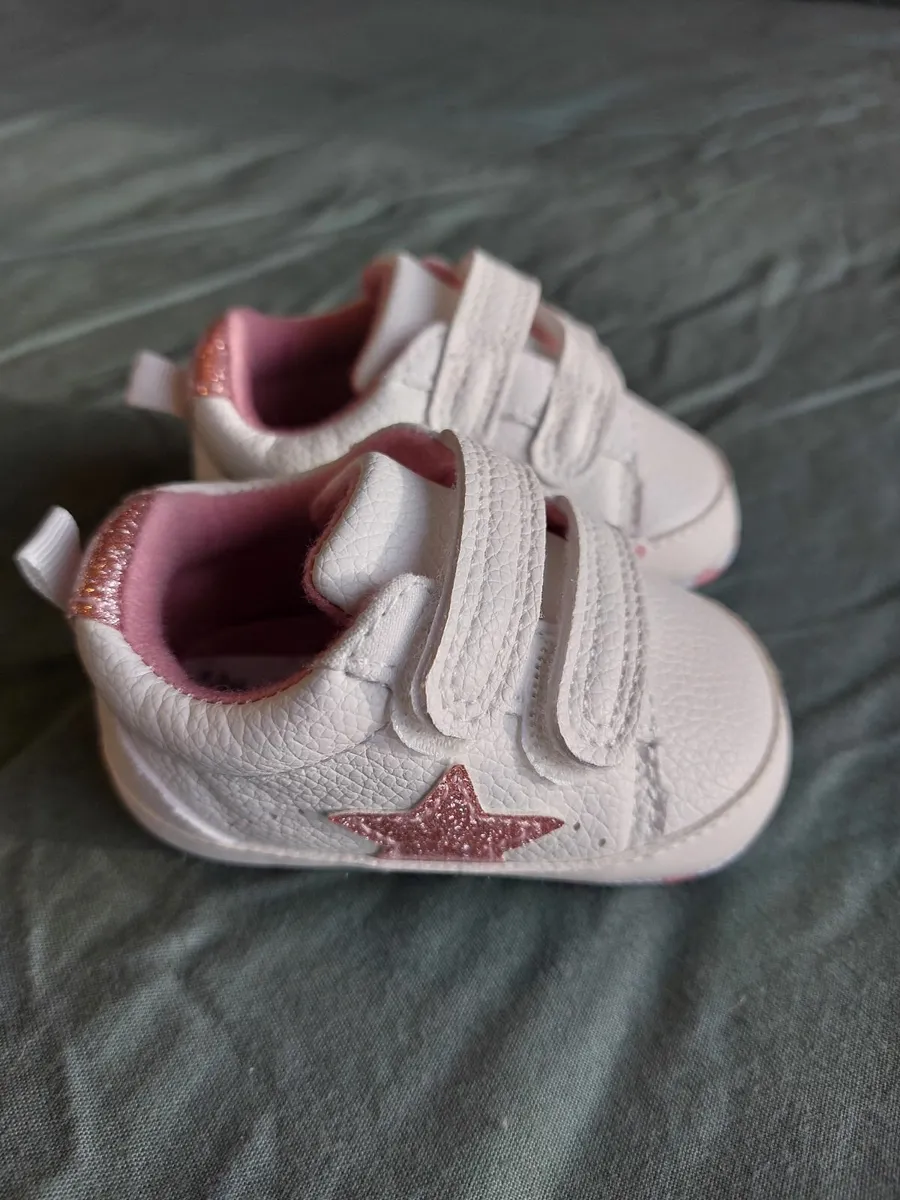 Baby girl shoes 3-6 months - Image 1