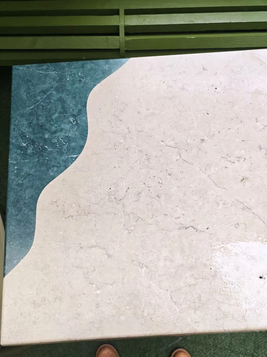 Outdoor table and chairs - Image 2