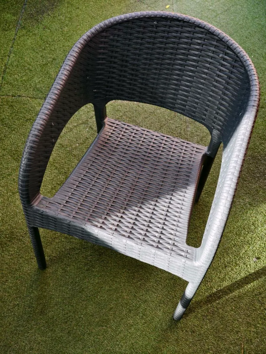 Outdoor table and chairs - Image 3