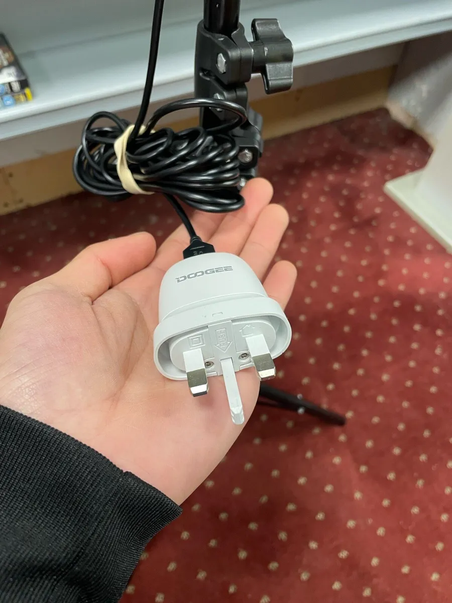 Phone/Camera Tri-Pod with ring light - Image 4