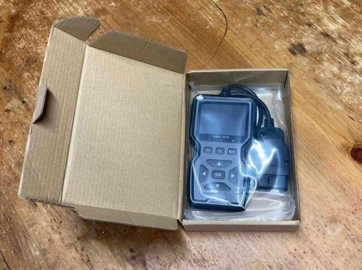 OBD2 Diagnostic Scanner V519, Professional Grade - Image 4