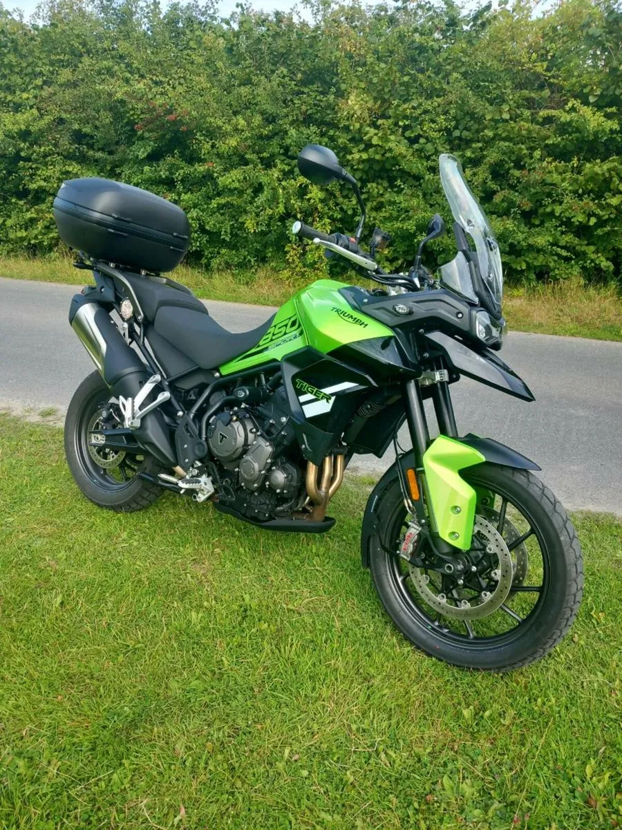 Triumph 850 Sport - Image 1