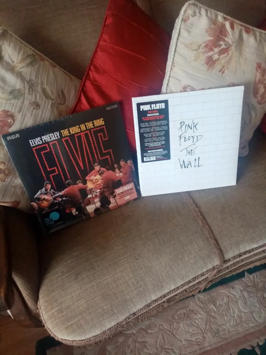 2 new Record Albums - Image 1