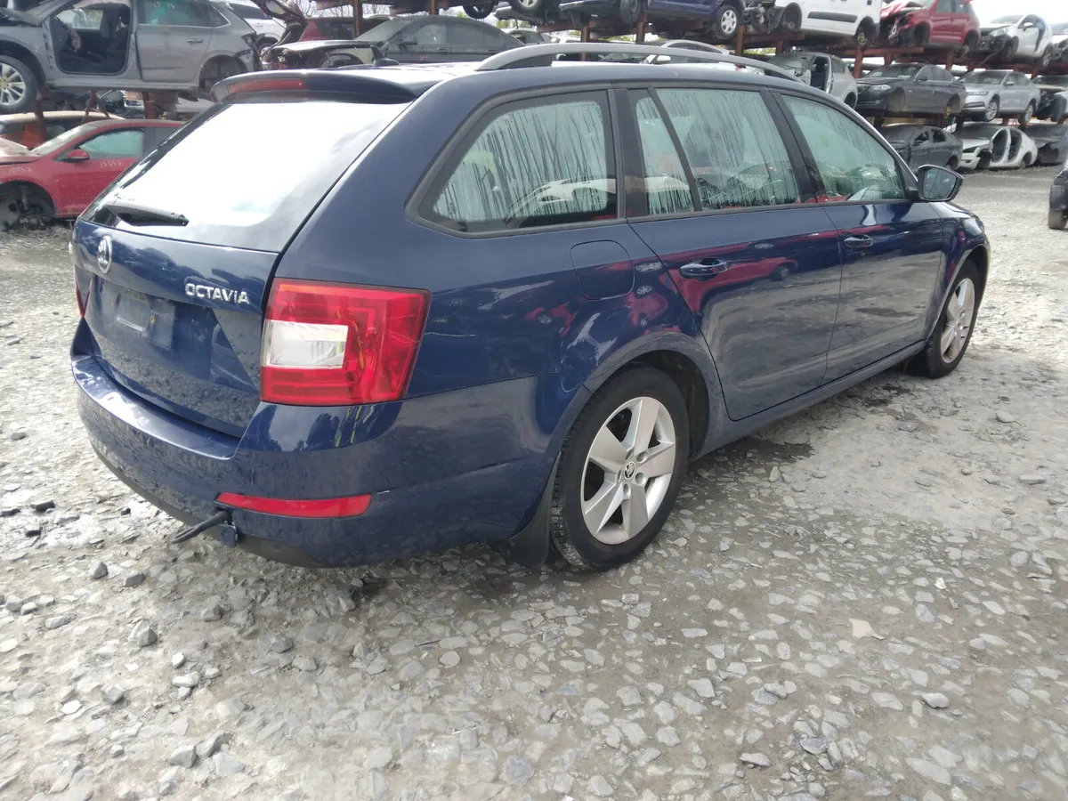 2015 Skoda Octavia For Breaking/Dismantling - Image 4