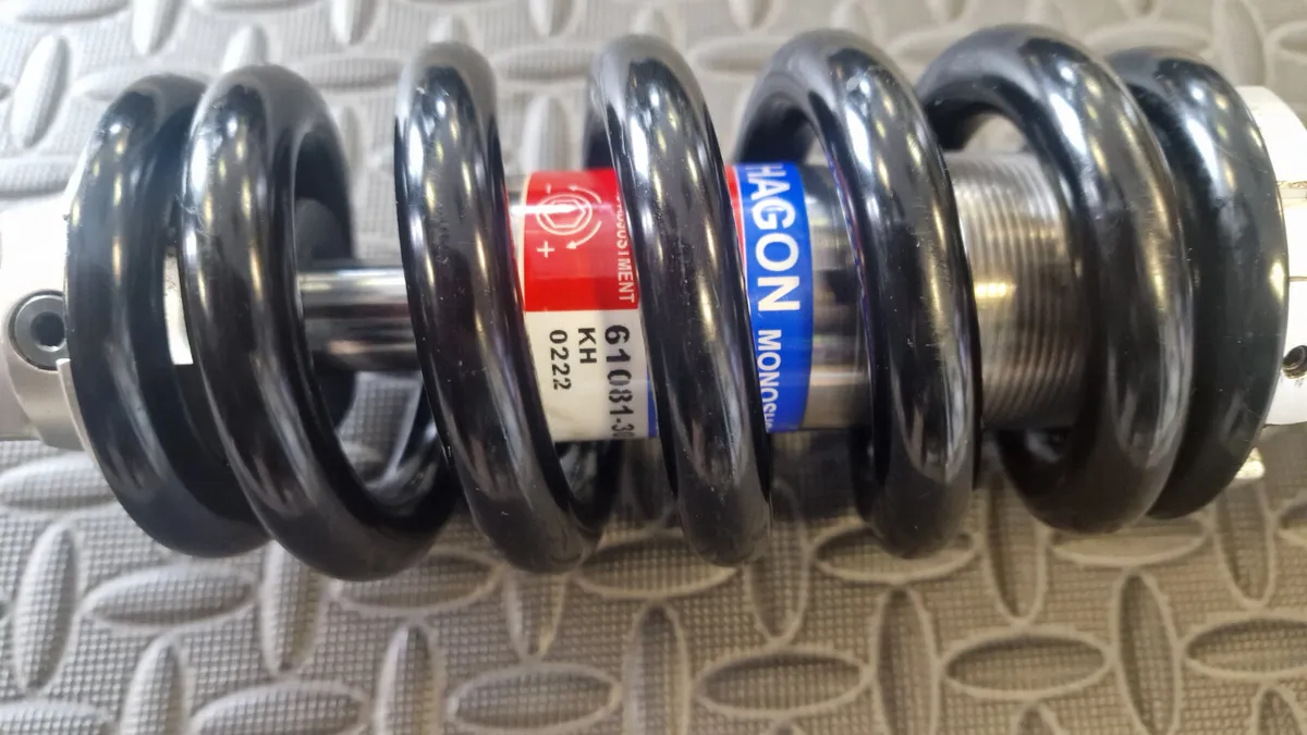 HAGON VFR 800 replacement uprated shock - Image 4