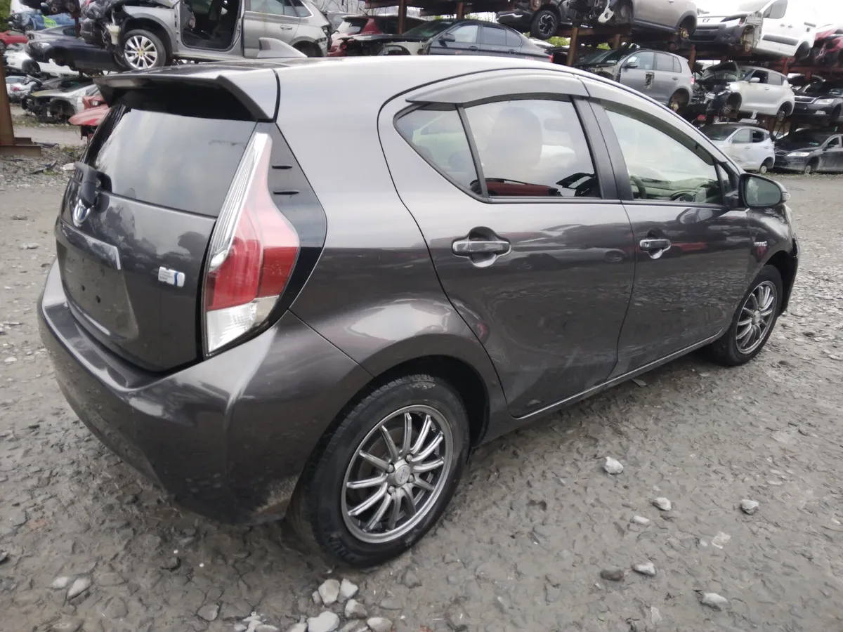 2015 Toyota Aqua For Breaking/Dismantling - Image 4