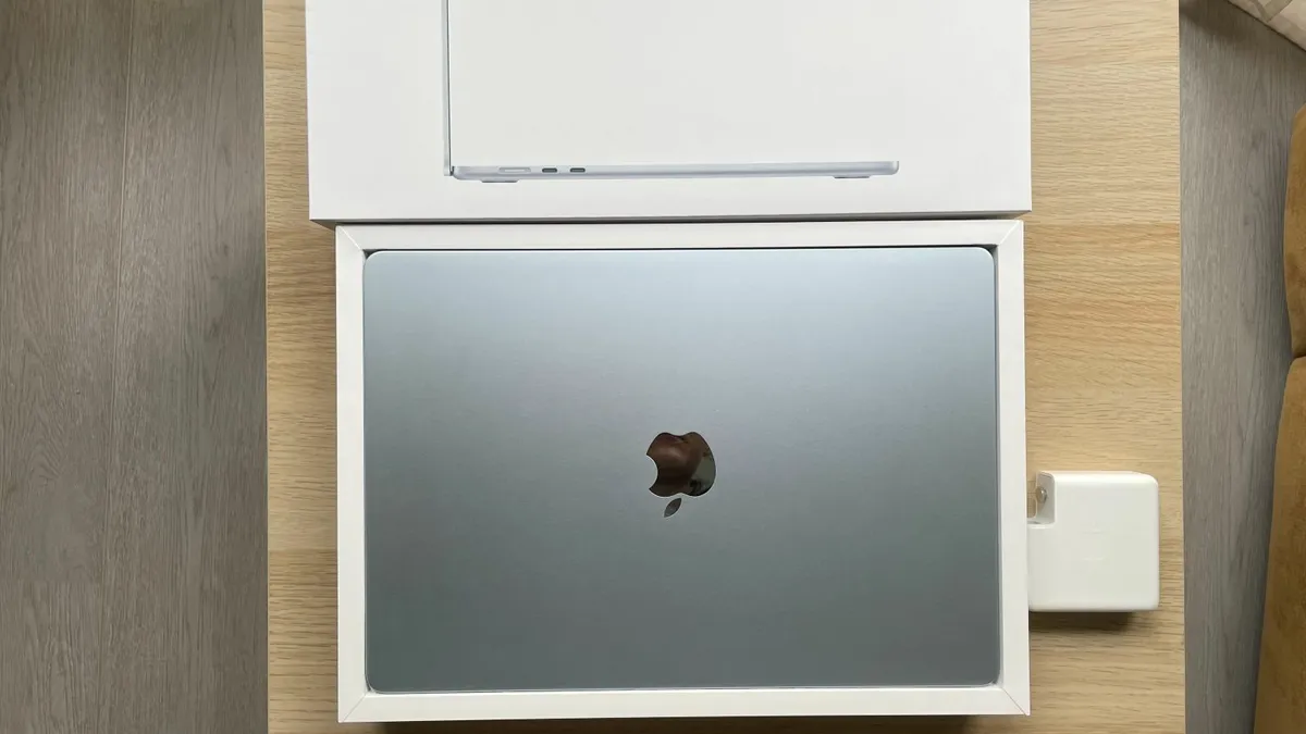 MacBook Air 15” M4 – 24GB RAM – 1TB SSD – Sky Blue - Image 1