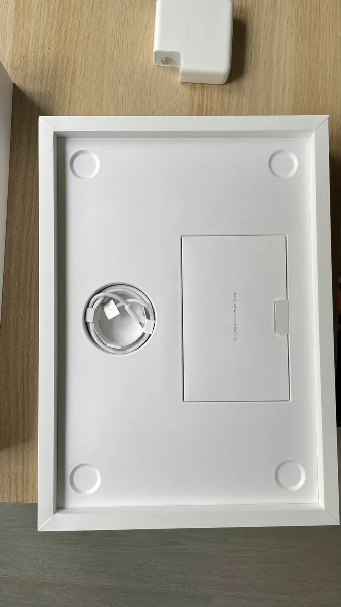 MacBook Air 15” M4 – 24GB RAM – 1TB SSD – Sky Blue - Image 3