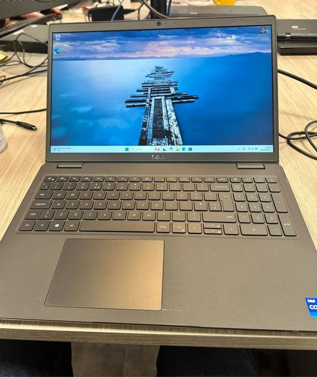 Dell Latitude 3520 - i7 (11th Gen) | 16GB RAM | Windows 11 Pro - Image 1