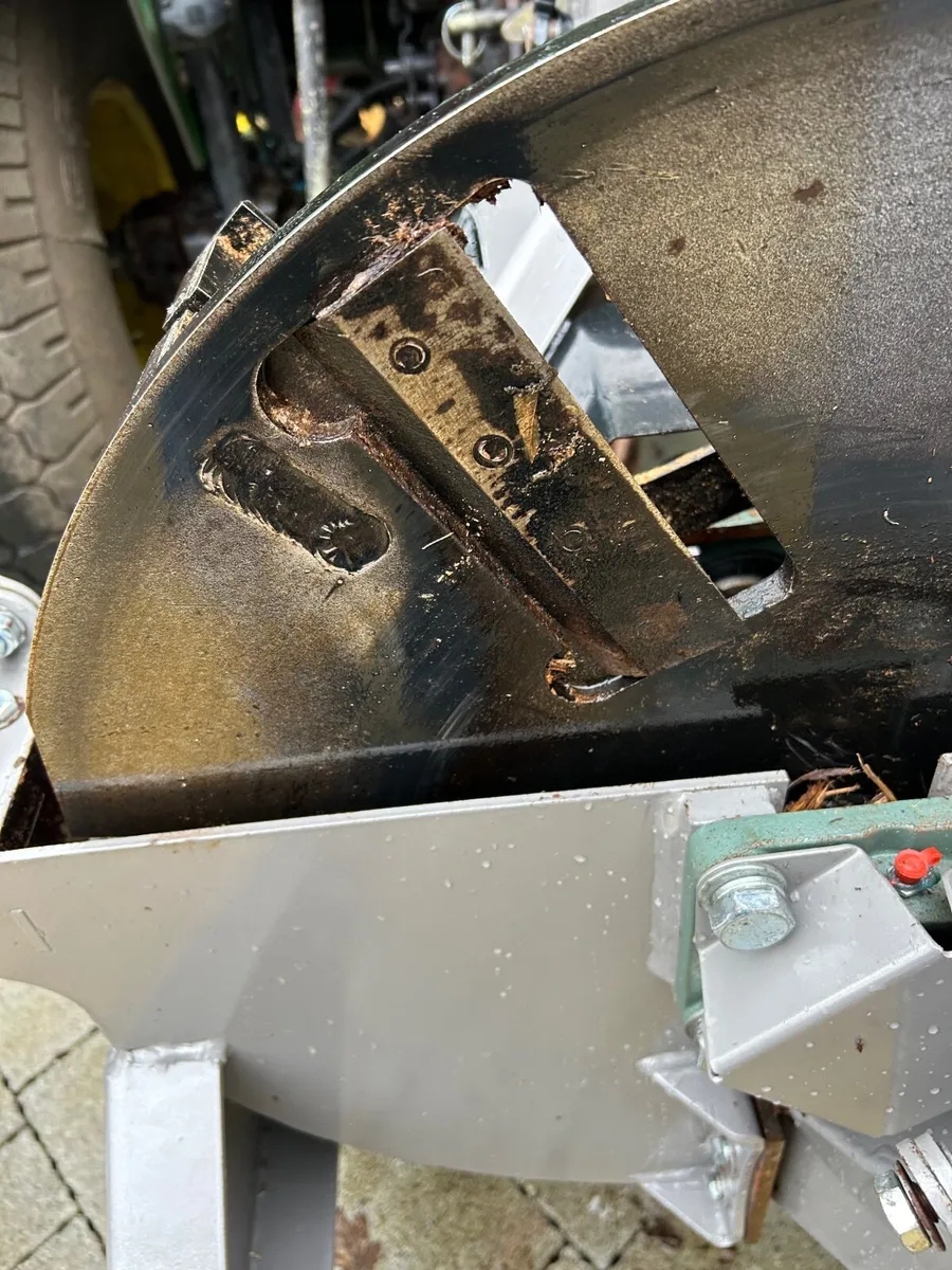 Wood chipper for sale - Image 1