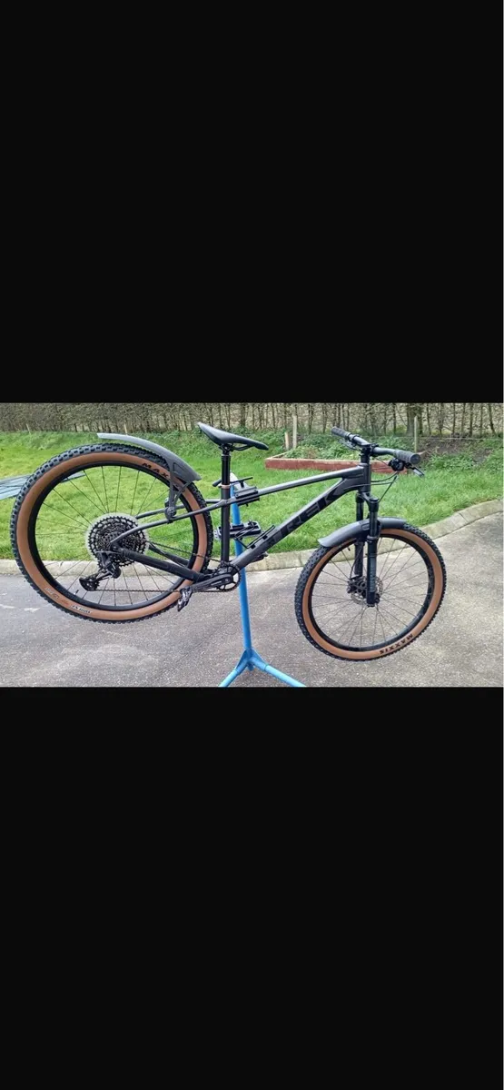 Trek Marlin 8 Gen 3 Bike - Image 1