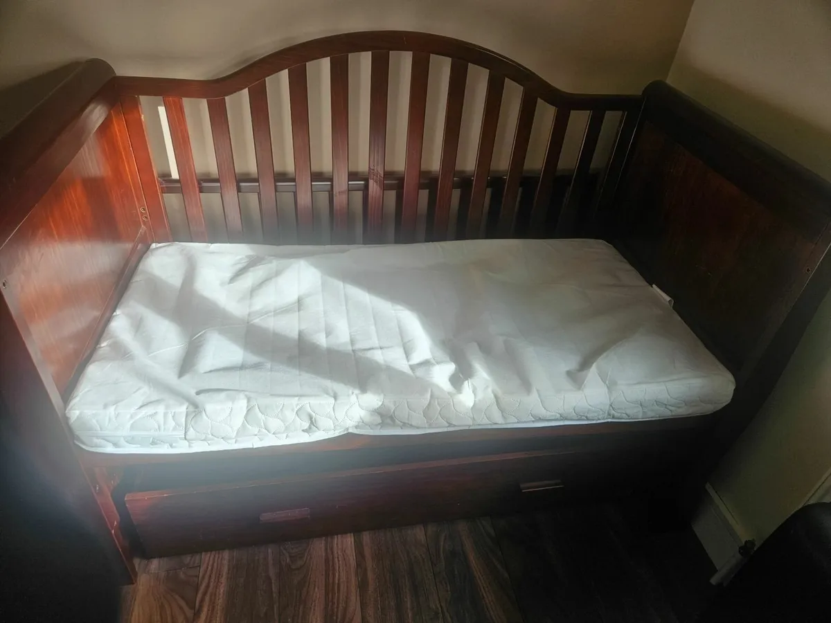 Cot bed - Image 1